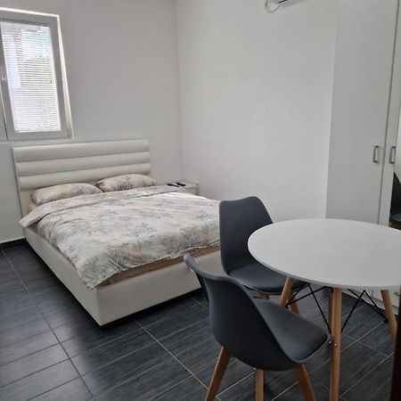 Apartman Tolosi 2 Podgorica Exterior foto