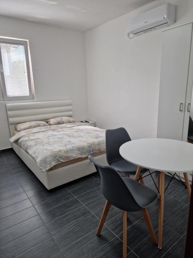 Apartman Tolosi 2 Podgorica Exterior foto