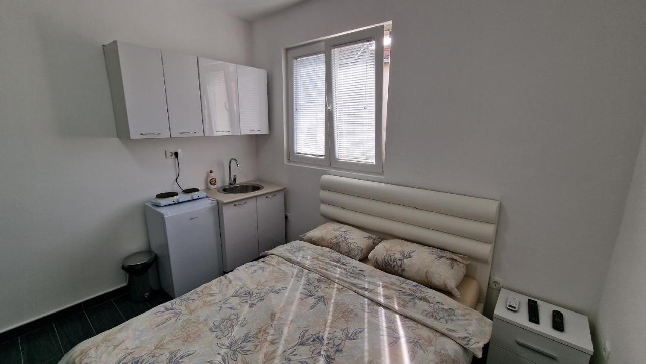 Apartman Tolosi 2 Podgorica Exterior foto